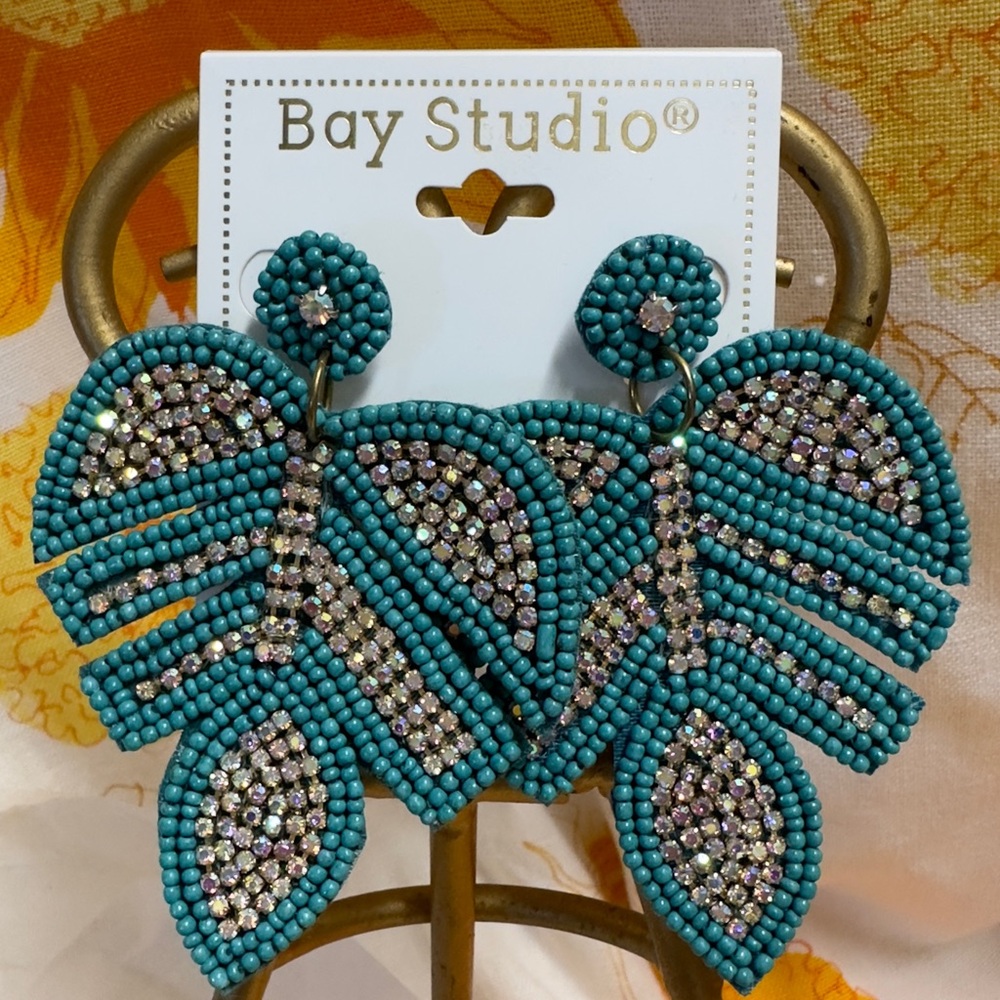 Bay Studio Teal & gold Palm Leaf beaded felt pierced earrings- NWT🛍️🌴